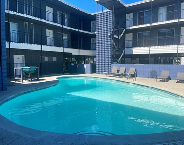 2900 Cole St - Photo Thumbnail 1