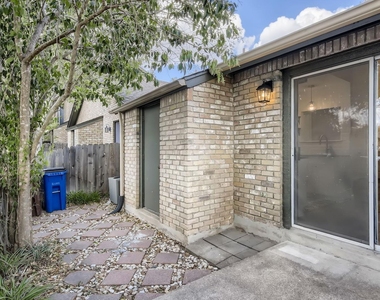 1015 E Yager Ln - Photo Thumbnail 18