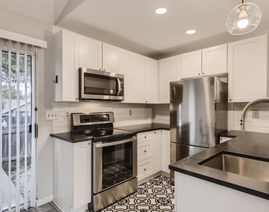 1015 E Yager Ln - Photo Thumbnail 3