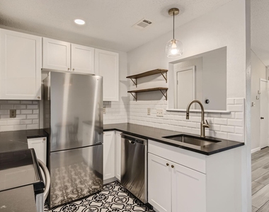 1015 E Yager Ln - Photo Thumbnail 15