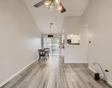 1015 E Yager Ln - Photo Thumbnail 6
