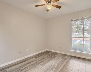 1015 E Yager Ln - Photo Thumbnail 19
