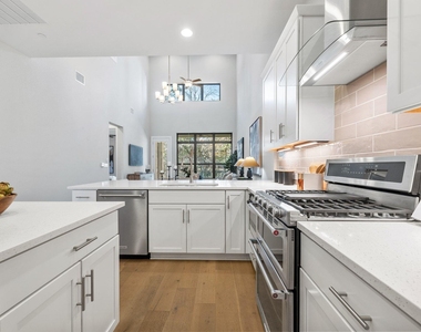 4323 Spicewood Springs Rd - Photo Thumbnail 6