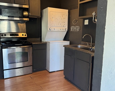 704 Franklin Blvd - Photo Thumbnail 3