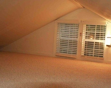 704 Franklin Blvd - Photo Thumbnail 12
