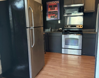 704 Franklin Blvd - Photo Thumbnail 4