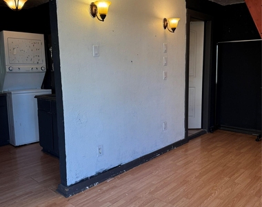 704 Franklin Blvd - Photo Thumbnail 5