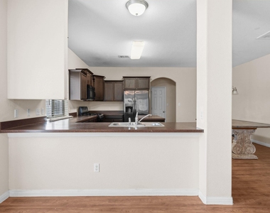 601 Silver Wing Ct - Photo Thumbnail 3