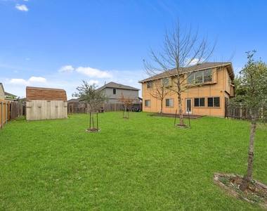 601 Silver Wing Ct - Photo Thumbnail 14
