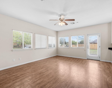 601 Silver Wing Ct - Photo Thumbnail 5