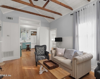 251 Charlotte Street - Photo Thumbnail 12