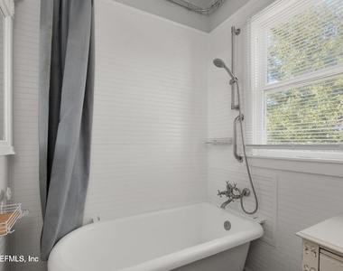 251 Charlotte Street - Photo Thumbnail 9