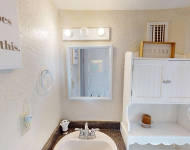 231 W 10th Street - Photo Thumbnail 9
