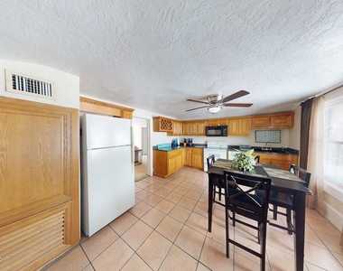 231 W 10th Street - Photo Thumbnail 7