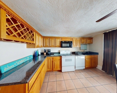 231 W 10th Street - Photo Thumbnail 6