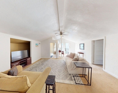 231 W 10th Street - Photo Thumbnail 3