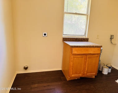 1617 E 14th Street - Photo Thumbnail 8