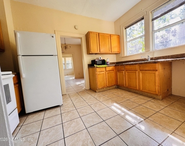 1617 E 14th Street - Photo Thumbnail 5