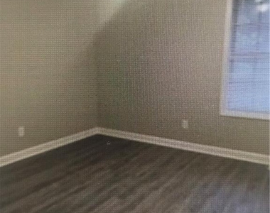 3197 Highpoint Court - Photo Thumbnail 4