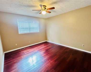 2100 Old Forge Way - Photo Thumbnail 10