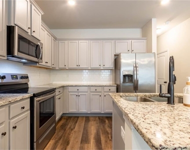 3006 Bayrose Circle - Photo Thumbnail 3