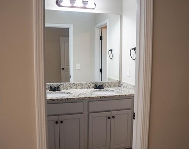 3006 Bayrose Circle - Photo Thumbnail 9