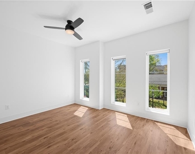 456 Flat Shoals Avenue Se - Photo Thumbnail 5