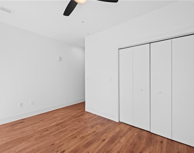 456 Flat Shoals Avenue Se - Photo Thumbnail 6