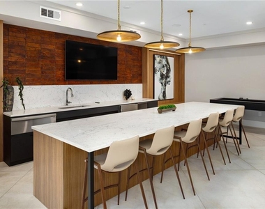 501 W Waugh Street - Photo Thumbnail 11