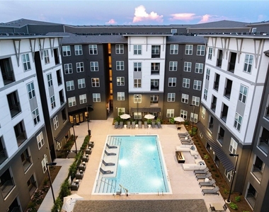501 W Waugh Street - Photo Thumbnail 2