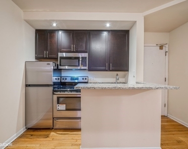 1504 N Dearborn Parkway - Photo Thumbnail 1
