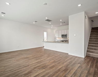 613 Royal Arch Drive - Photo Thumbnail 12