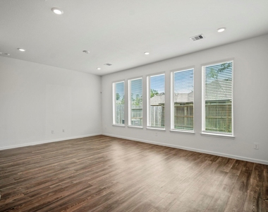 613 Royal Arch Drive - Photo Thumbnail 11