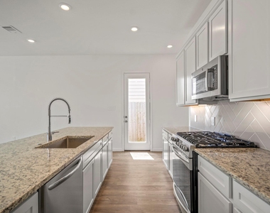 613 Royal Arch Drive - Photo Thumbnail 7