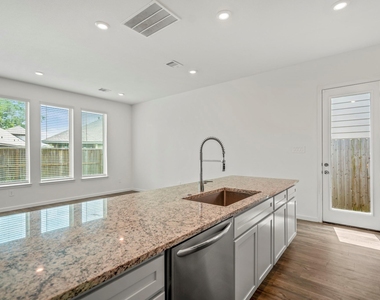 613 Royal Arch Drive - Photo Thumbnail 5