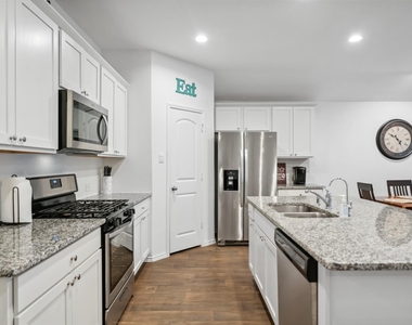 3308 Cold Swan Court - Photo Thumbnail 7