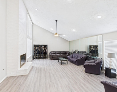 7611 Hopewell Lane - Photo Thumbnail 5