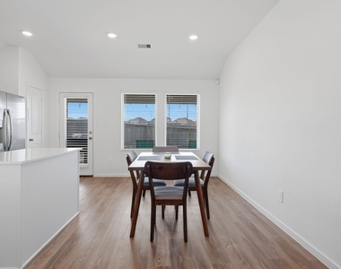 651 Spring Ashberry Court - Photo Thumbnail 13