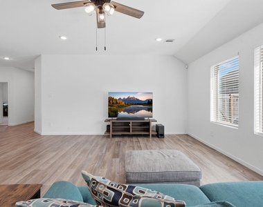 651 Spring Ashberry Court - Photo Thumbnail 7