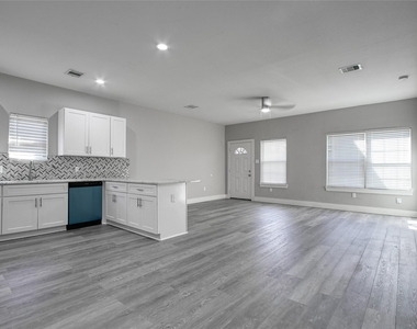 9306 Bean Street Street - Photo Thumbnail 10