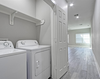9306 Bean Street Street - Photo Thumbnail 9