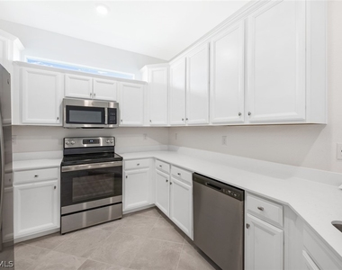 2672 Vine Avenue - Photo Thumbnail 6