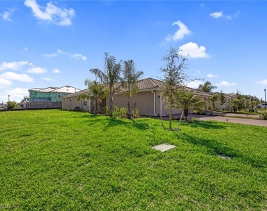 2672 Vine Avenue - Photo Thumbnail 3