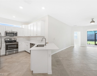 2672 Vine Avenue - Photo Thumbnail 4