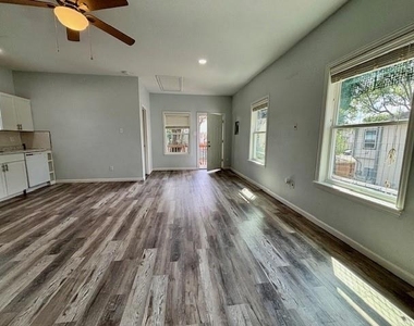 2330 Dorrington Street - Photo Thumbnail 3