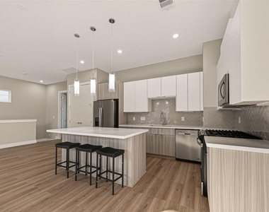 778 Paul Quinn Street - Photo Thumbnail 5