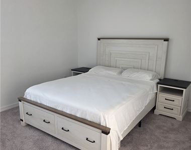 4421 Ne 15th Place - Photo Thumbnail 5