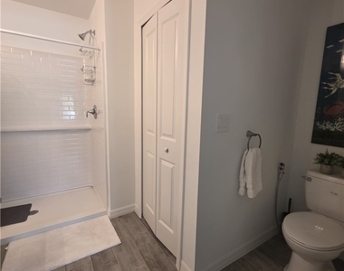 4421 Ne 15th Place - Photo Thumbnail 7