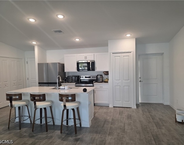 4421 Ne 15th Place - Photo Thumbnail 4