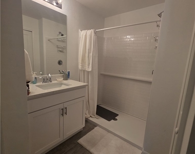 4421 Ne 15th Place - Photo Thumbnail 8